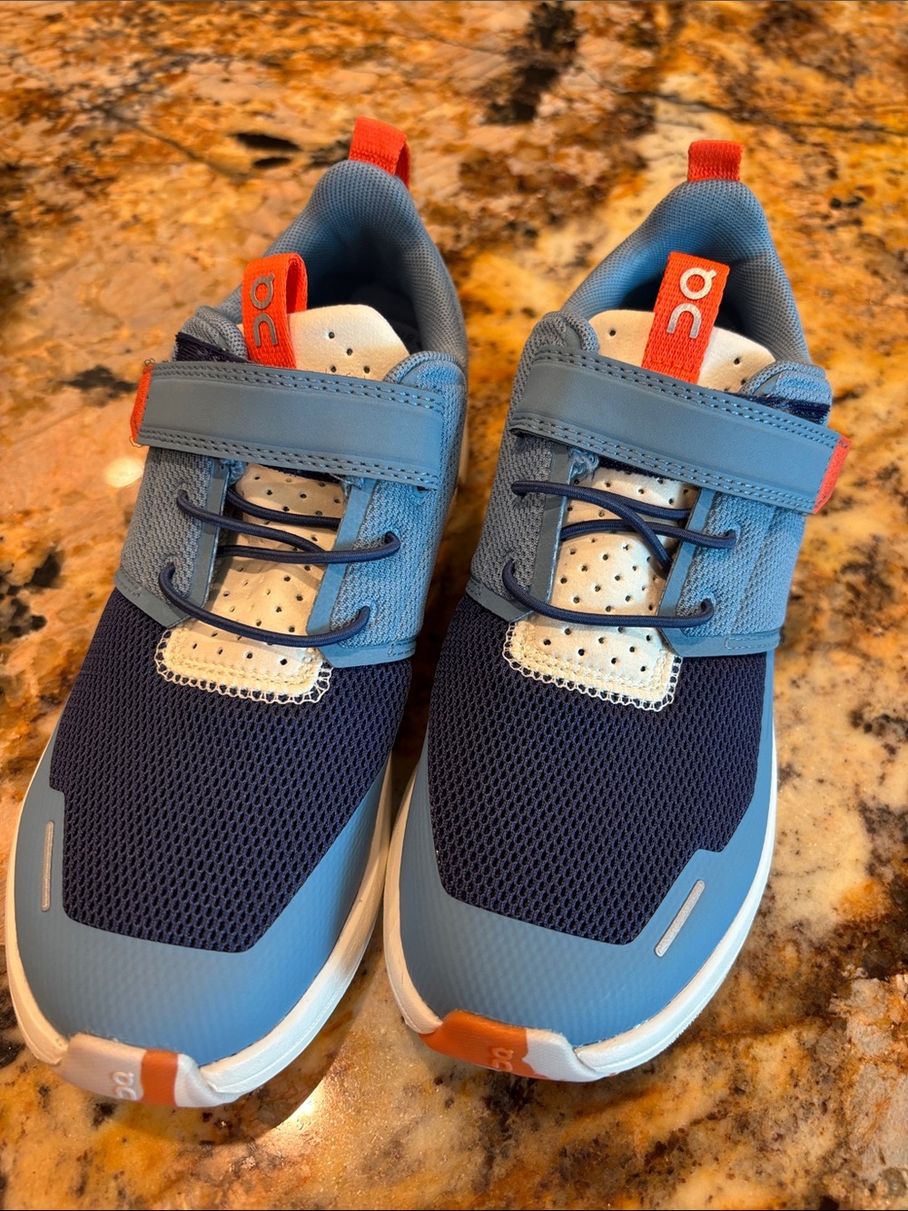 NWOT- On The Cloud shoes